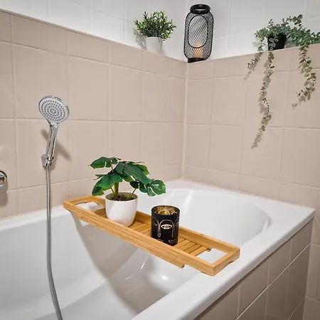 Grosszuegige Altstadtwohnung Lara Fuer 6 Personen Appartement Weißenfels